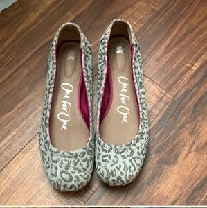 Tom's Leopard ballet flats